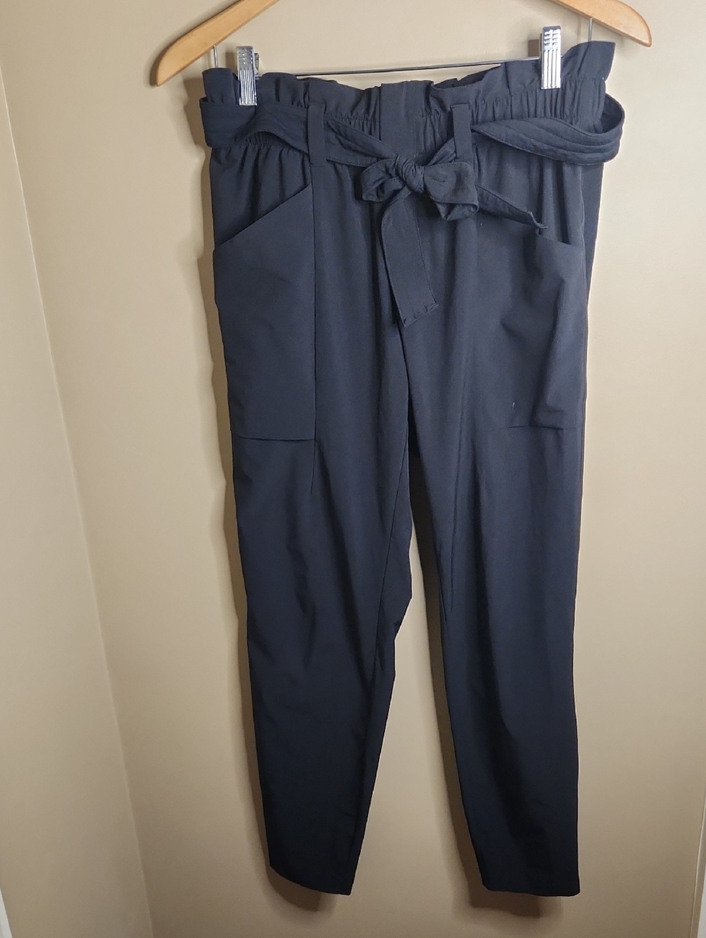 Athleta Skyline Pant in Black. Size 6. #292915.